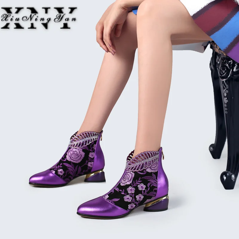 

Brand 2019 Fashion Women's Ankle Boots Genuine Leather Embroidery Ladies Martin Boots Short Plush Warm Cotton Shoes Size 34-43