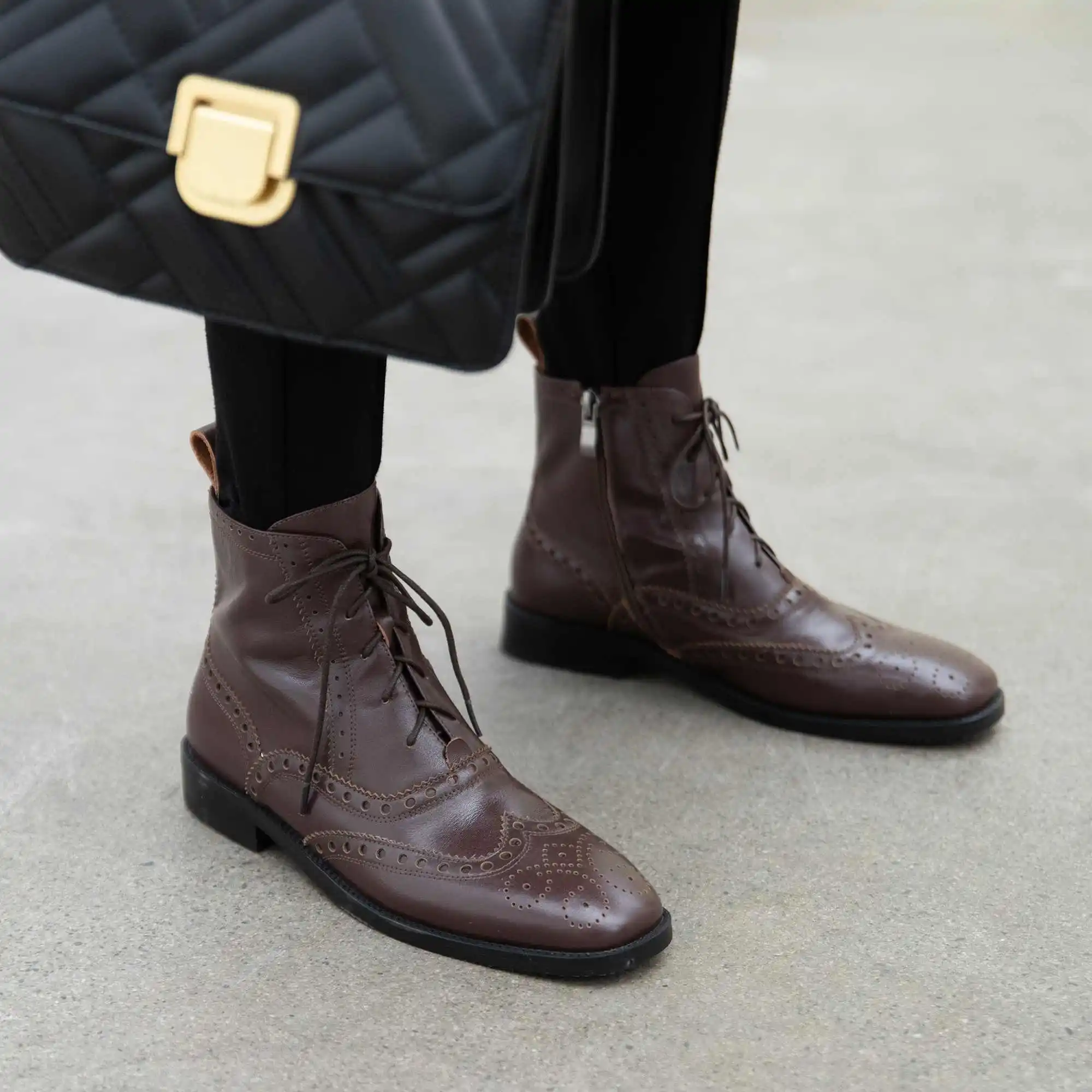 krazing pot British style brogue carved genuine leather boots square toe low heels winter women lace up fashion ankle boots L18