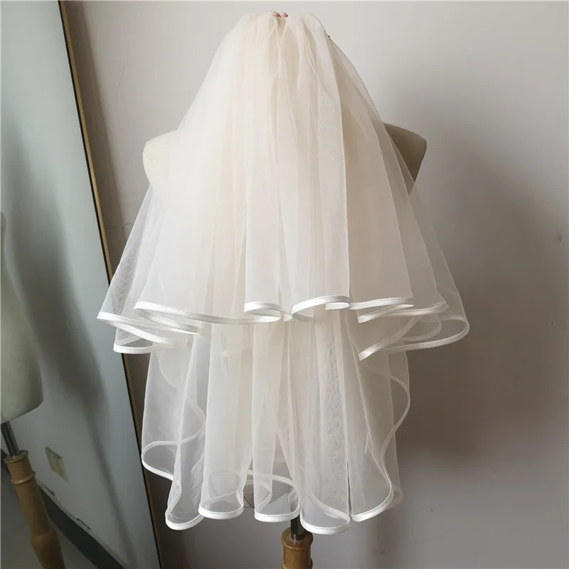 Женская свадебная фата короткая двухслойная лента с краем и расческой 75*100 см |