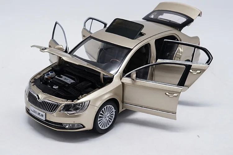 1:18 Skoda Superb сплав модель автомобиля статические металлические модельные автомобили оригинальная коробка для коллекции подарков
