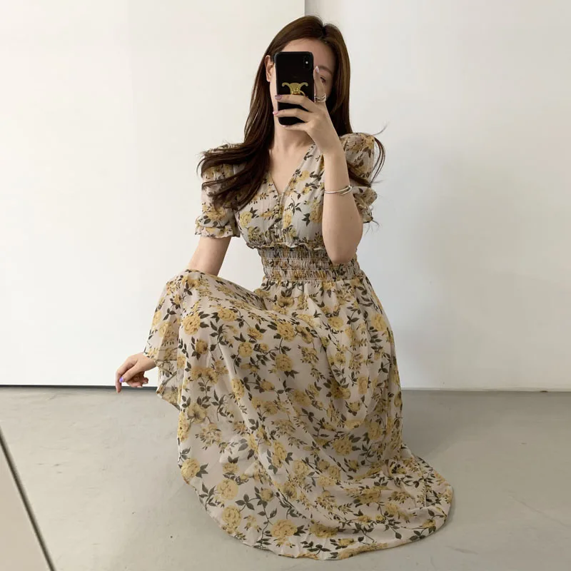 

Цельнокроеное корейское платье с V-образным вырезом и эластичным поясом, лето 2021, винтажные шифоновые платья с расклешенным рукавом и принт...
