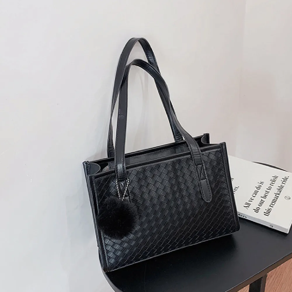 

2021 New trend women's fashion bag braided hand bill lading shoulder bags casual armpit bag versatile fashion small square bag