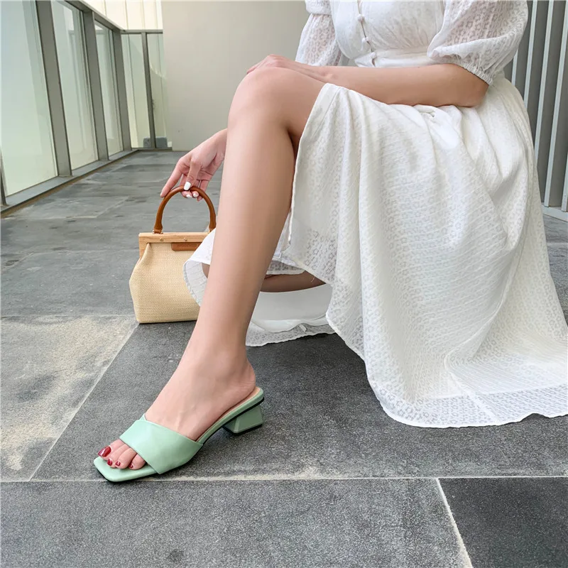 Женские босоножки с открытым носком FEDONAS черные на высоких каблуках повседневная