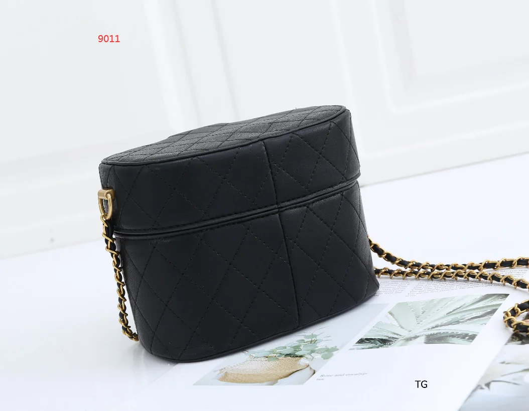 

2021 New Designer Women's HandBag Matching Color Leather Shoulder Bag Sexy Chains Letter Bag #9011