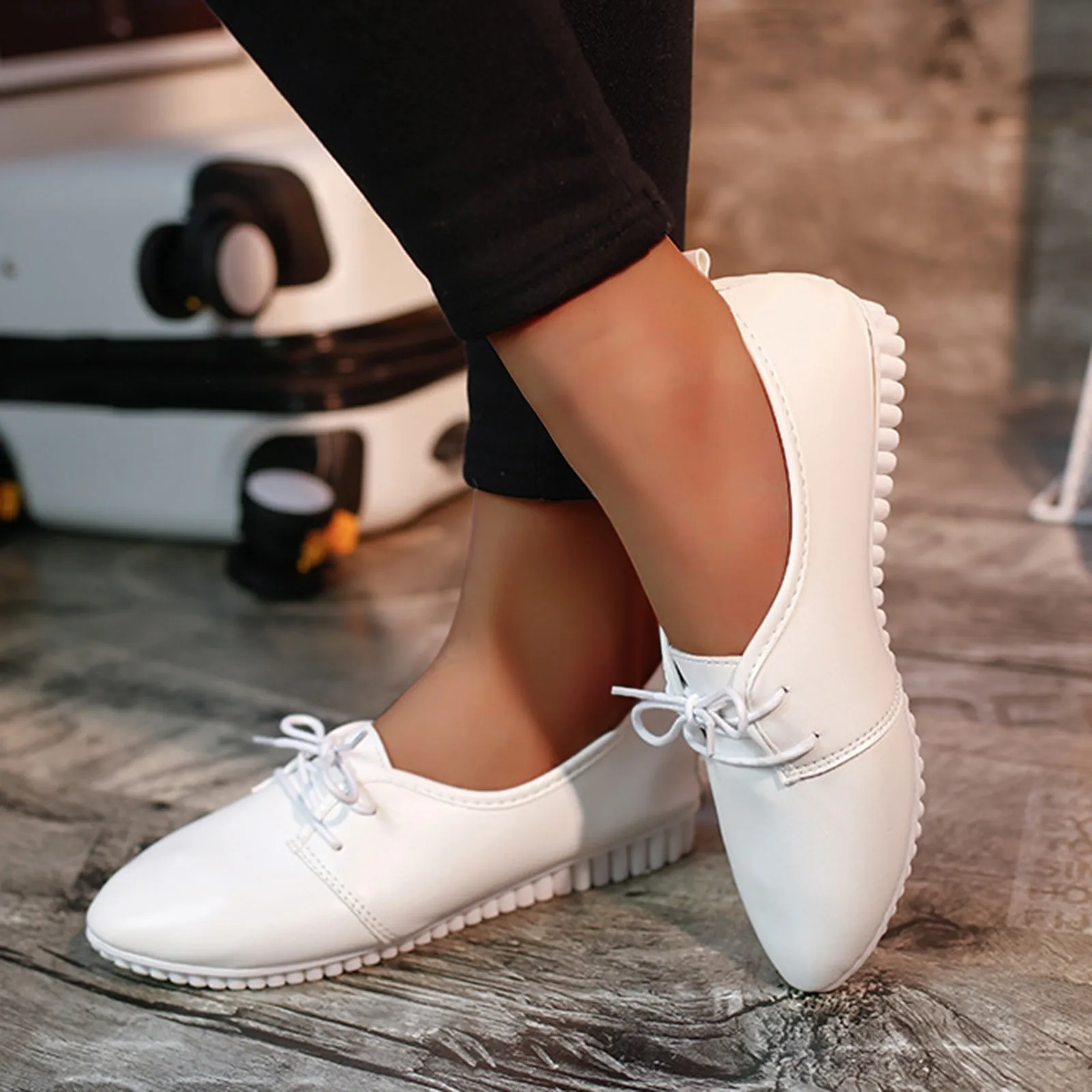 

Fashion Women Casual Flats Shoes Comfortable Breathable Slip-on Outdoor Leisure Shoes Spring Autumn Leather Single Shoes Loafers