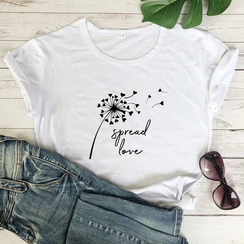 Футболка женская с принтом семена одуванчика и сердца