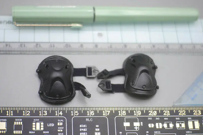 

1/6 Scale ONE POP Dv-03 Trendy Female Dark Zone Agent Knee Pads Model for 12"