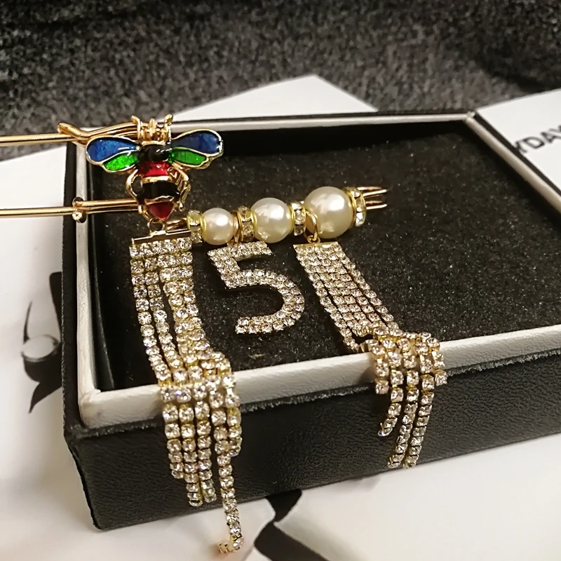 Винтажная брошь ручной работы со стразами в клетку с кристаллами и жемчугом |