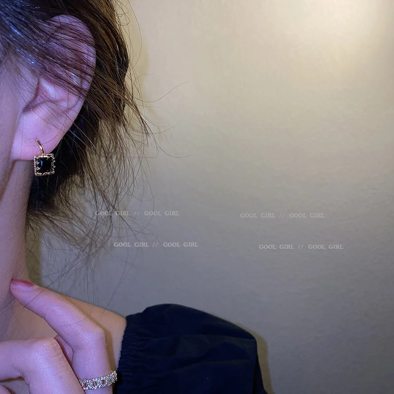 

RZ124 Square Zircon Ear Hooks Women's Simple Retro Earrings Fashion Temperament Earrings