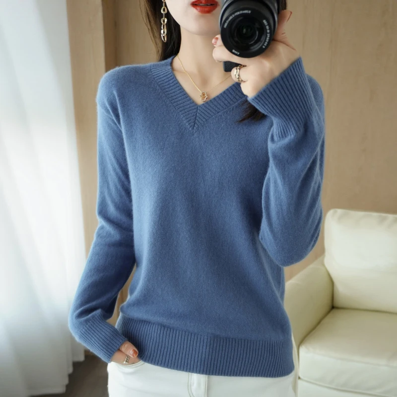 

Женский трикотажный свитер с V-образным вырезом и длинным рукавом