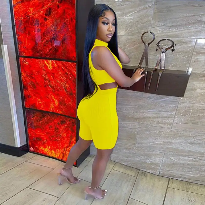 Костюм из 2 предметов в европейском стиле с красивыми шортами и коротким рукавом