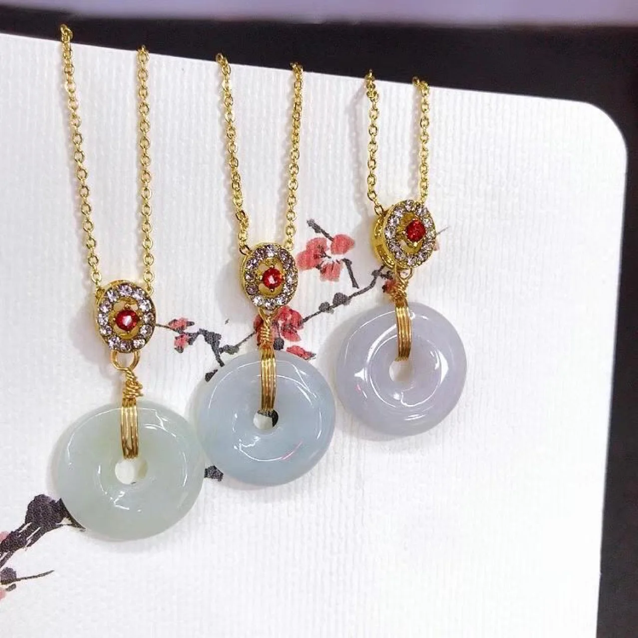 

Natural emerald safety buckle NECKLACE 14K Gold doughnut Pendant Necklaces Women Fine Natural Myanmar A jade