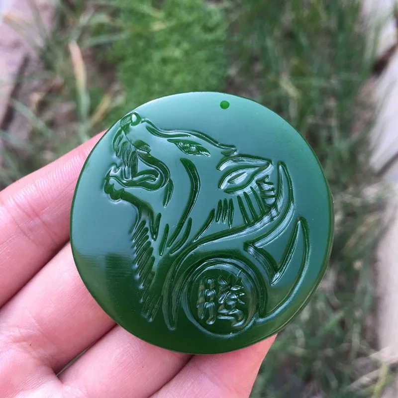 

Hot Selling Natural Green Wolf Head Pendant Charm Jewellery Women's Hand-Carved Necklace for Women Men Fashion Accessories