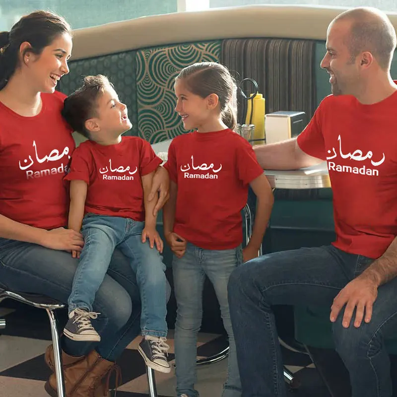 Одинаковые наряды для семьи футболка с надписью на отца матери дочери сына