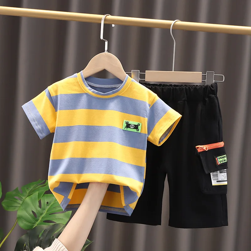 

Новая летняя одежда для новорожденных Одежда для маленьких мальчиков повседневные комплекты одежды в полоску для маленьких детей футболки...