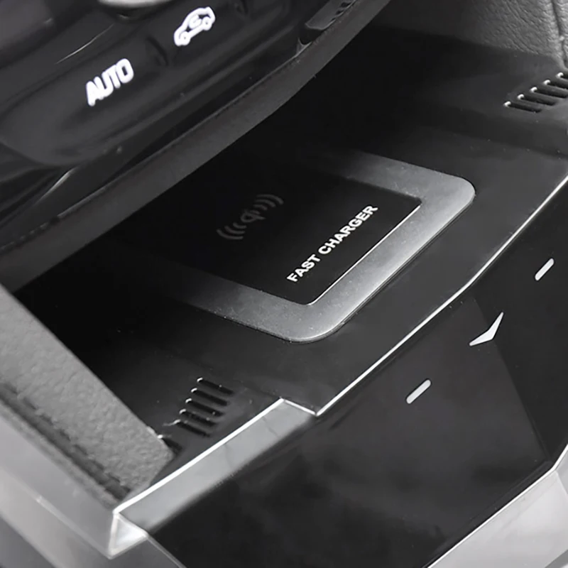 

15W car QI wireless charger For Cadillac XT5 XT6 fast phone charger charging case charging holder accessories Charging Pad