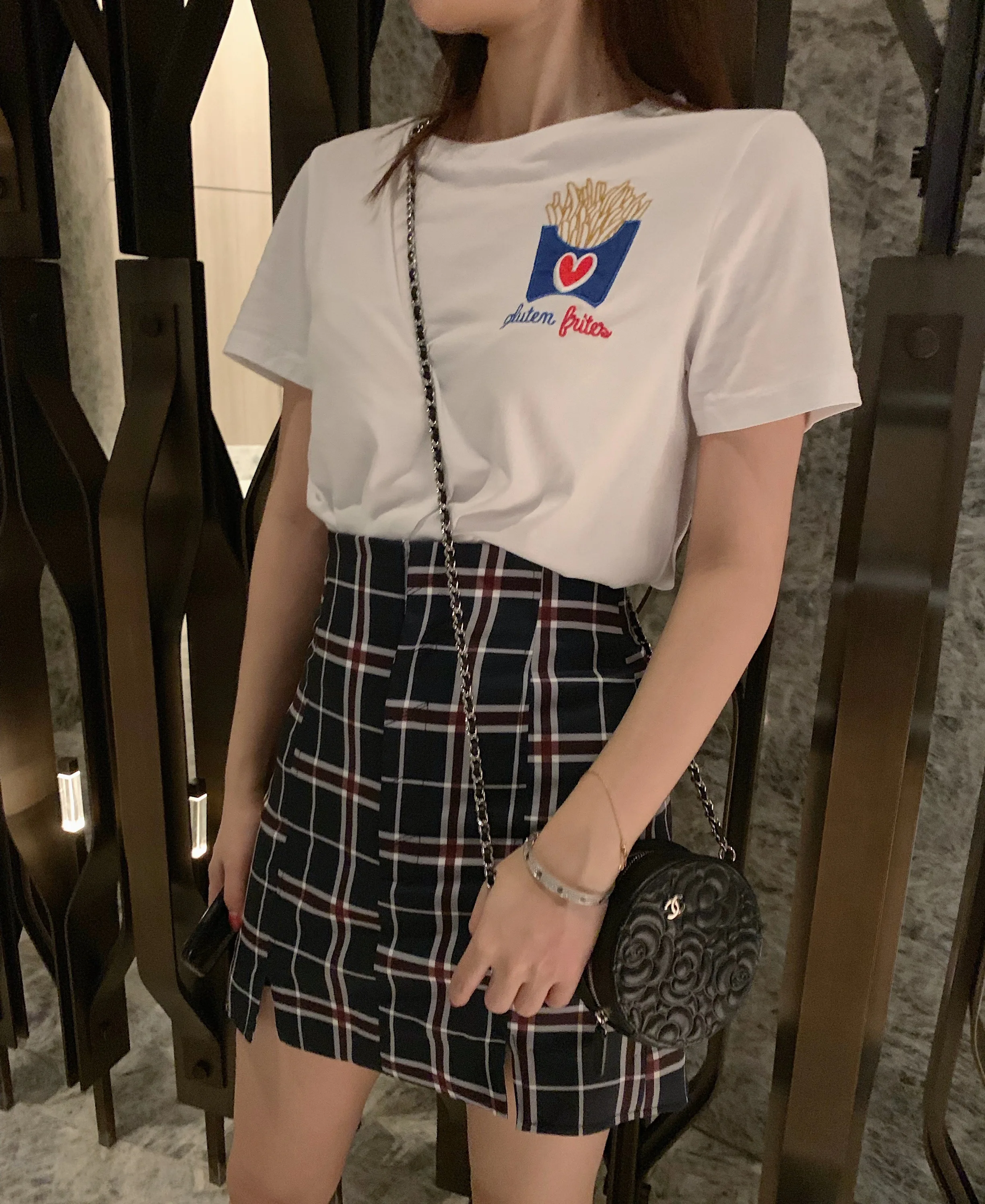 Женская белая футболка с короткими рукавами 100% хлопок вышивкой гамбургером