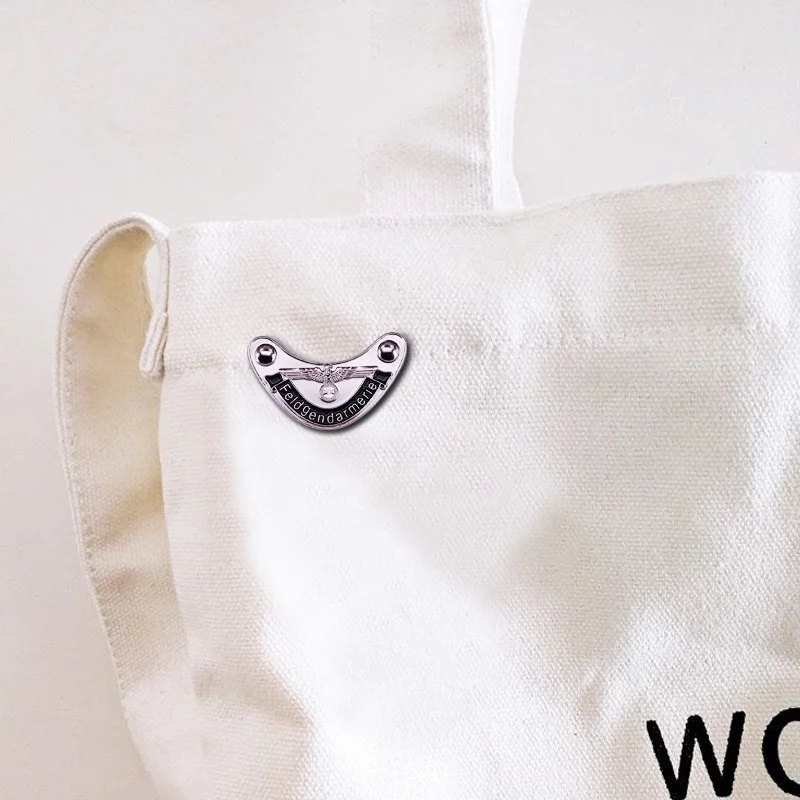 Значок Третий Рейх фелдэндарская наносимый армией вермахта (Heer) и вафельной SS |