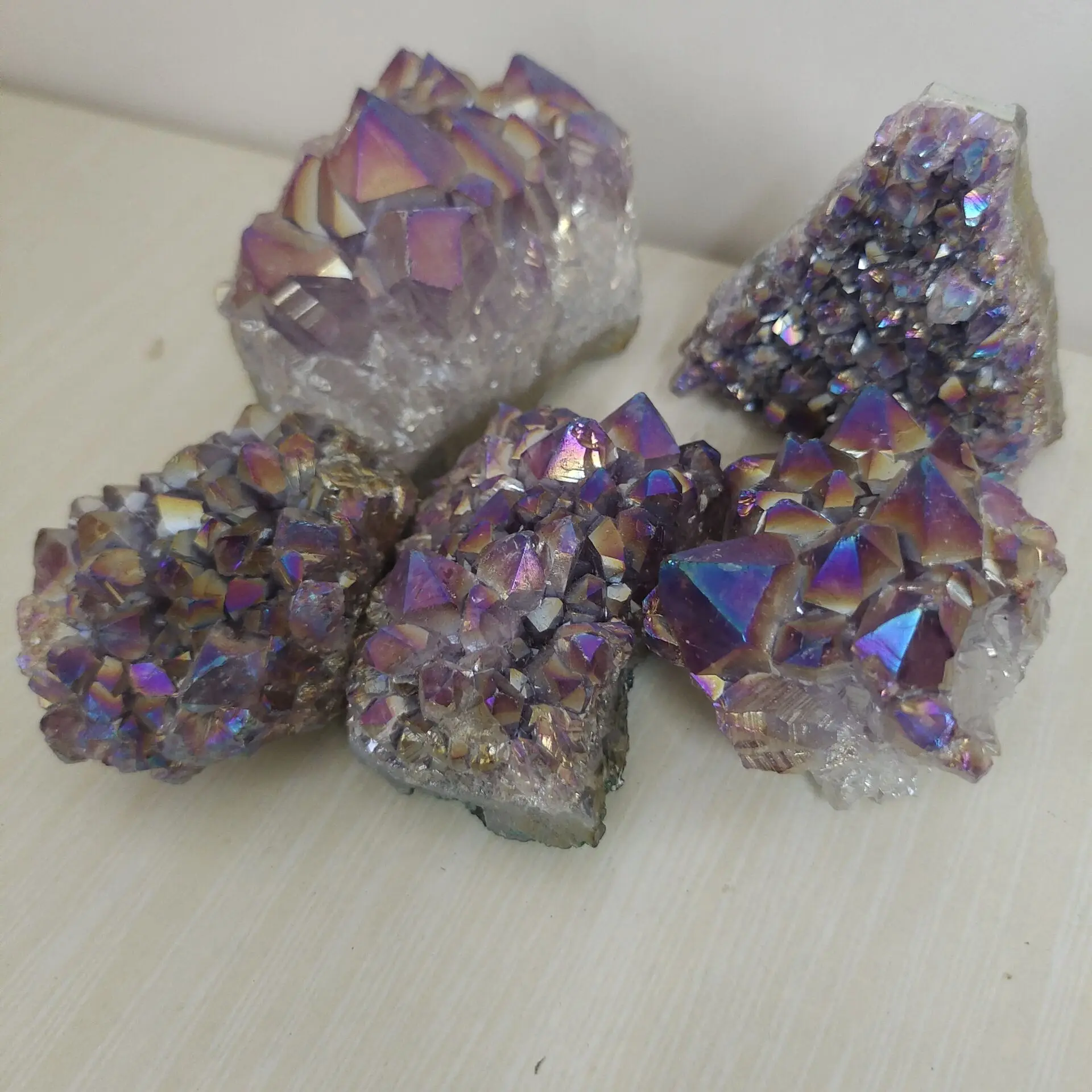 

1 шт.; Милые разноцветные ангельские aura crazy Аметист кластеры натуральный кристалл кварца грубой lealing точильный камень для подарки для детей