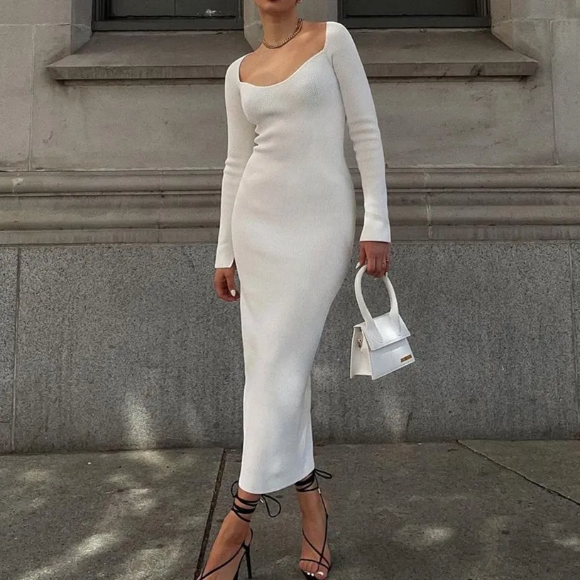 Женское элегантное базовое платье свитер с квадратным вырезом белое вязаное