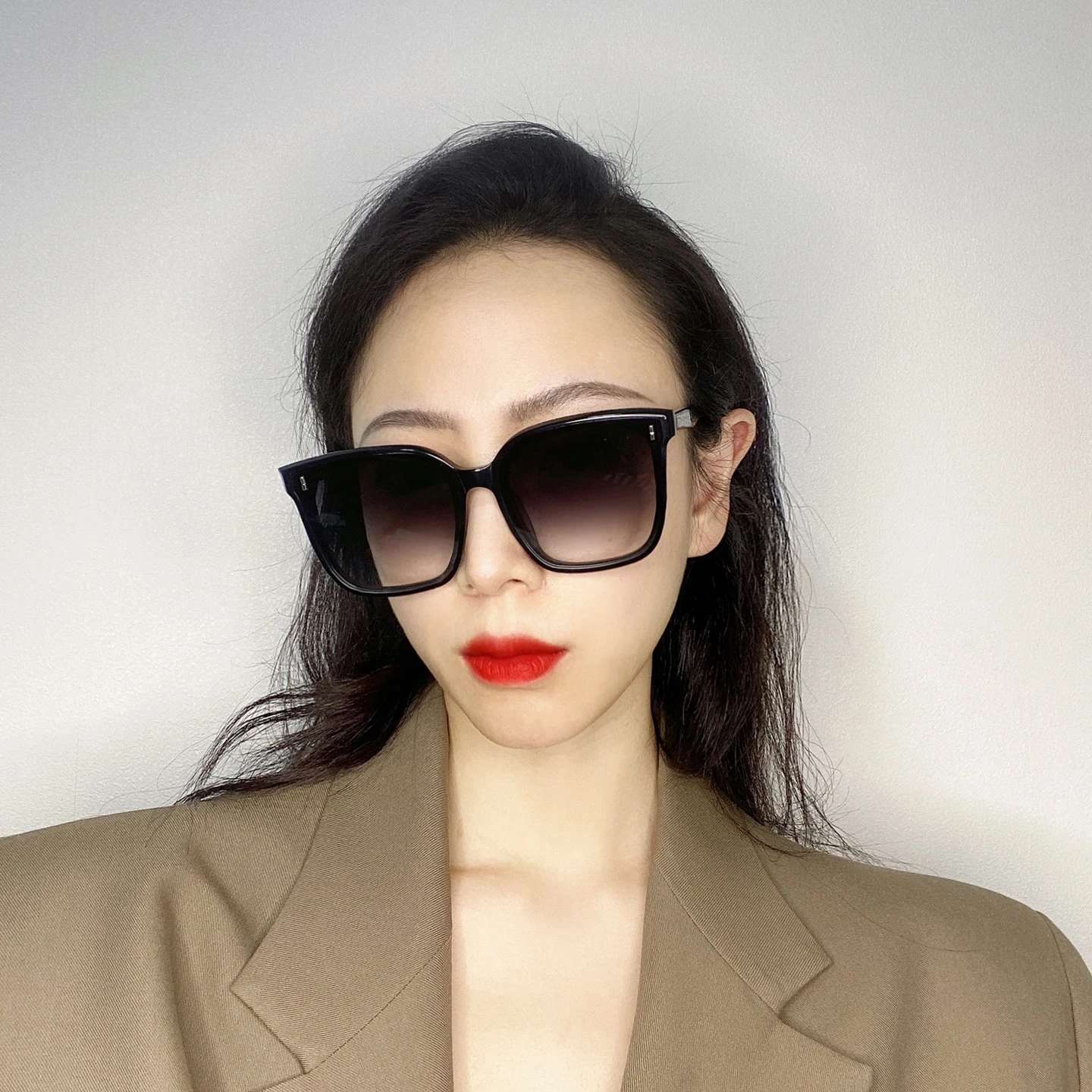 

2021 New Style Wome GM Korea Design Elegant Frame Oversize Sunglasses Lady Vintage Sun Glasses Original Zeiss Frida