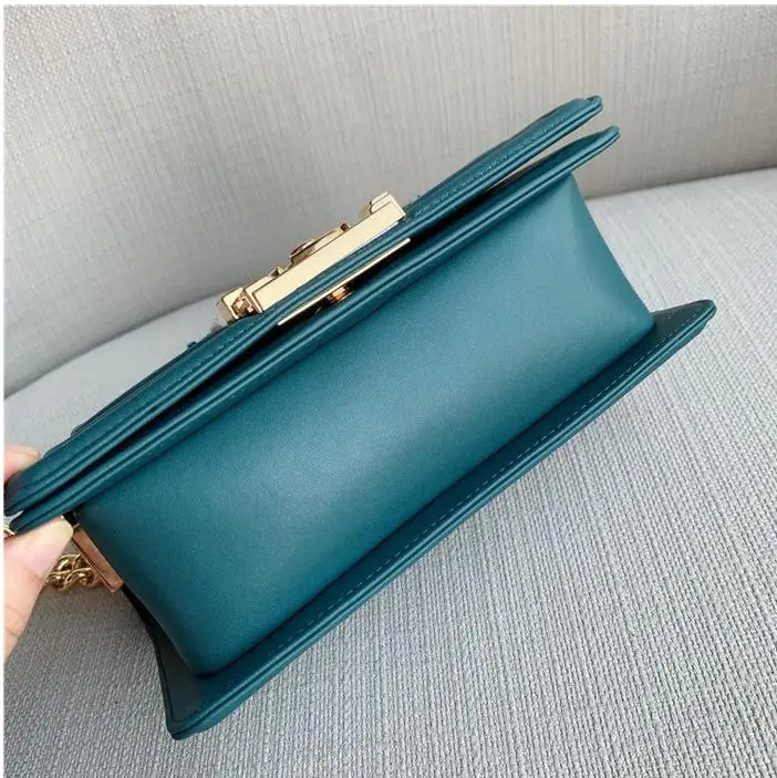 Сумка на плечо женская с откидной крышкой саржевый чемоданчик из овечьей кожи