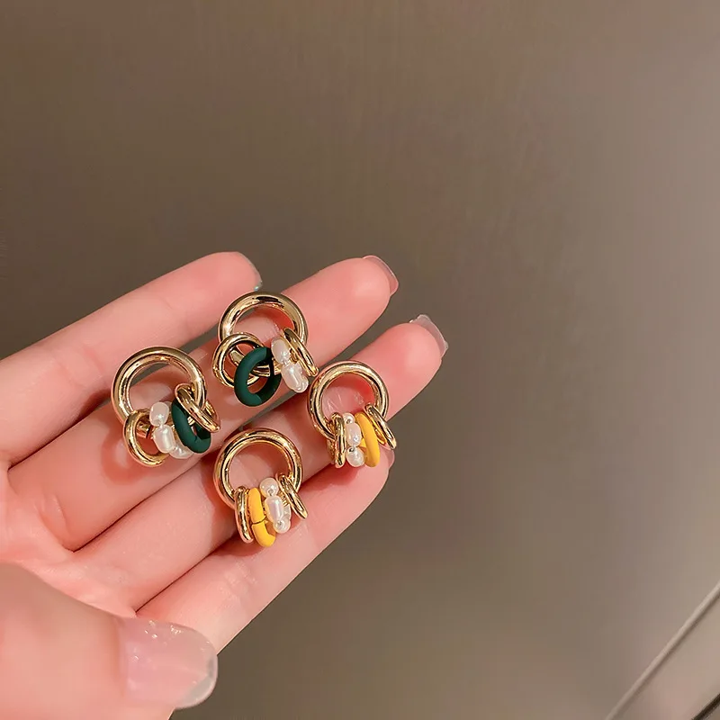 

Pearl circle earring Korean design retro fashion metal earrings simple trend personality earrings