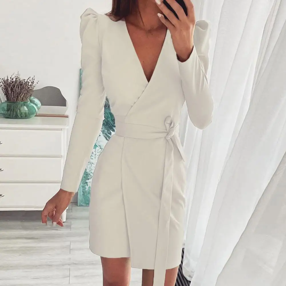 

Платье-пуловер однотонное до середины икры, с длинным рукавом, поясом и V-образным вырезом