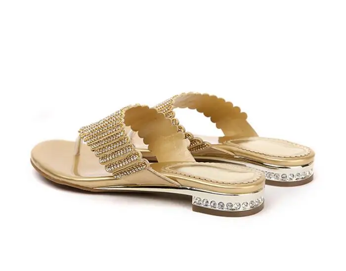 

2021 summer Girls Casual Slippers Sexy Crystal Rhinestone Design Women Sandal Hot Ladies Flat antiskid beach shoes Flip Flops
