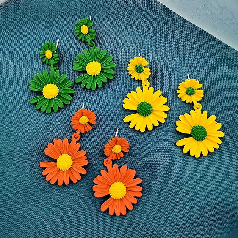 Серьги Hong Kong Daisy для женщин 2022 года новой волны корейского темперамента свежего цветка, популярные среди онлайн-знаменитостей, с серебряной иглой.