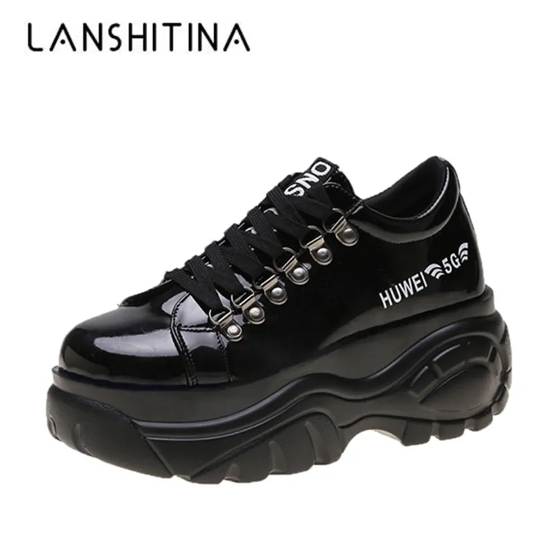 Женские кроссовки из лакированной кожи на высокой платформе шнуровке