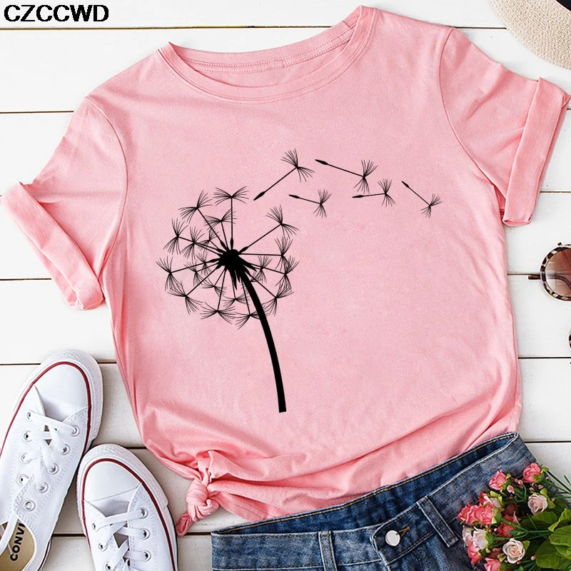 Женская футболка с коротким рукавом розовая цветочным принтом и бабочкой в стиле