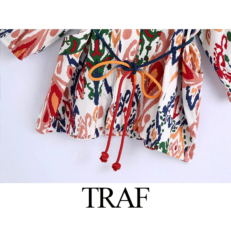 Костюм двойка женский из блузки и шортов с высокой талией| |