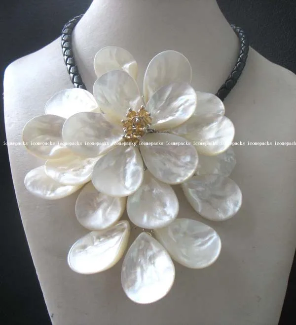 

wholesale sea shell flower white quartz necklace 16.5"