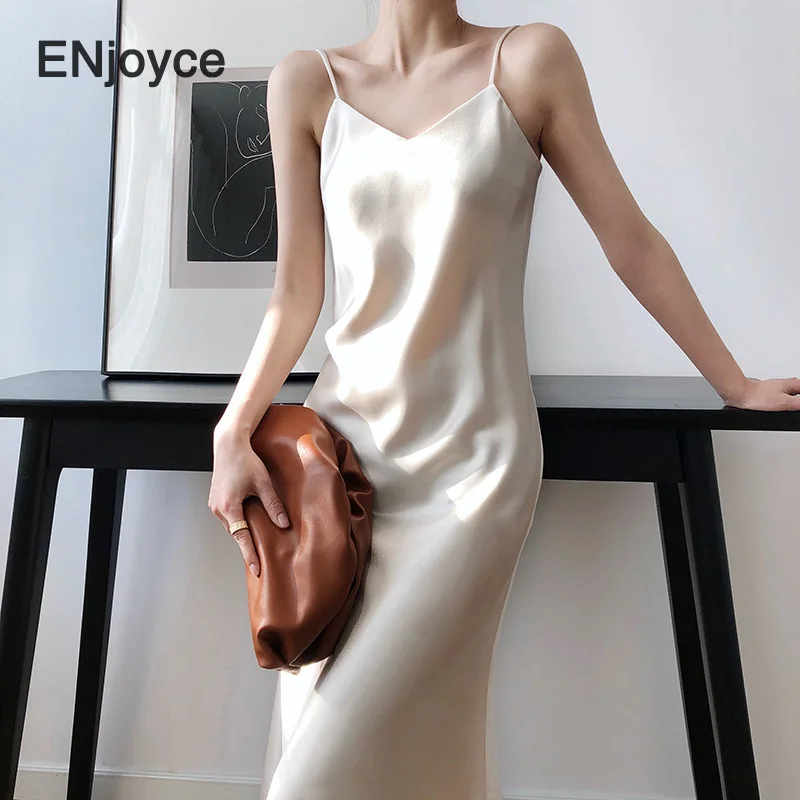 Платье женское длинное с V-образным вырезом и открытой спиной облегающее пляжное