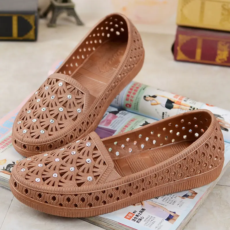 

2021 Summer New Ladies Plastic Bird's Nest Hole Shoes Women Breathable Soft Hollow Sandals Nurse Soft Bottom Shoes Wholesale