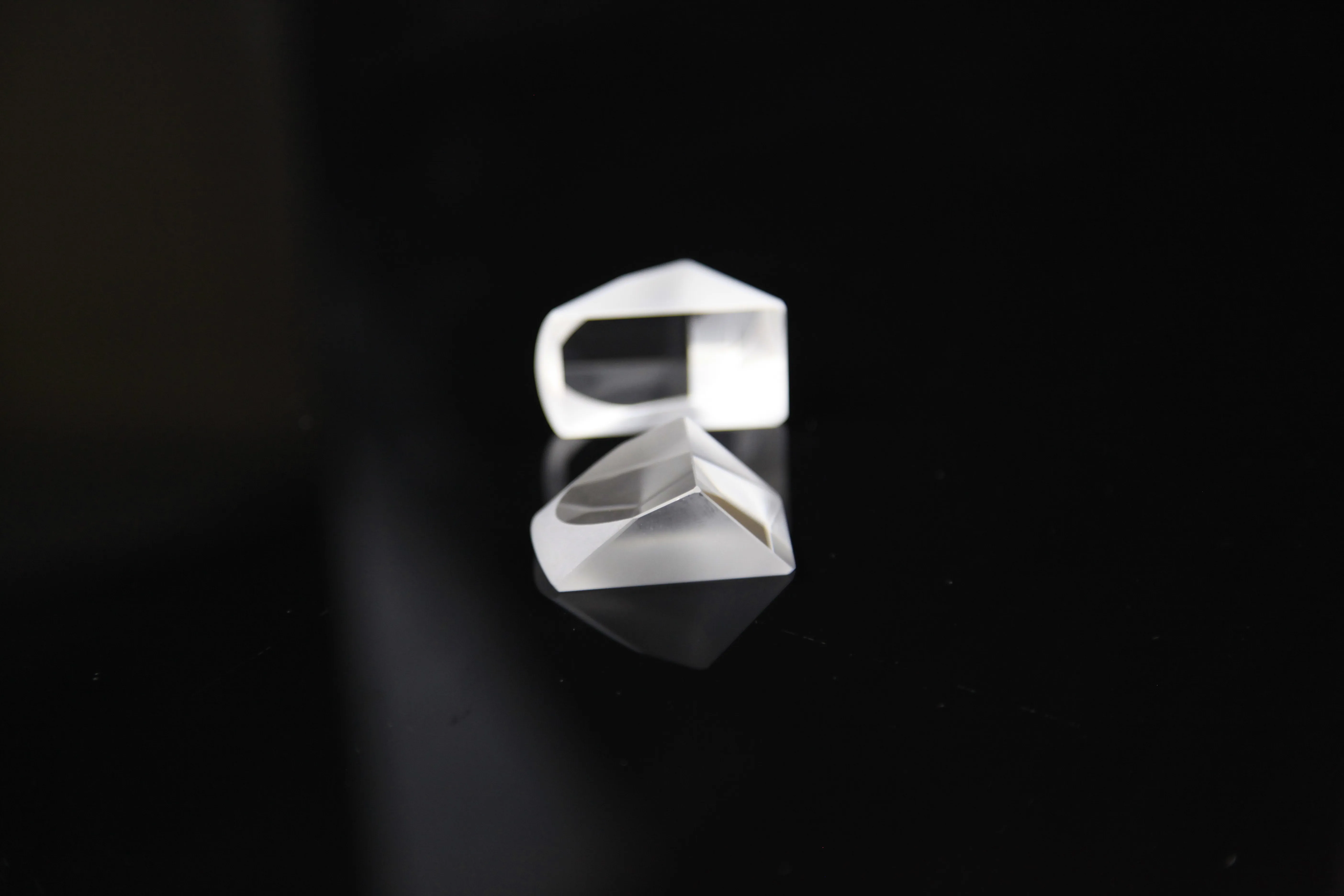 Оптовая продажа на заказ оптическое качество K9 стеклянная крыша Призма анти