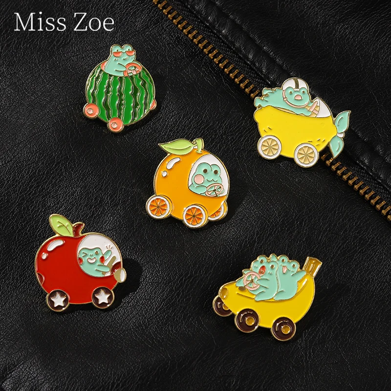 

Fruit Frog Brooch Cute Japanese Cartoon Apple Metal Badge Men'S And Women'S Clothes Backpack Pin Buckle With Jewelry Medal