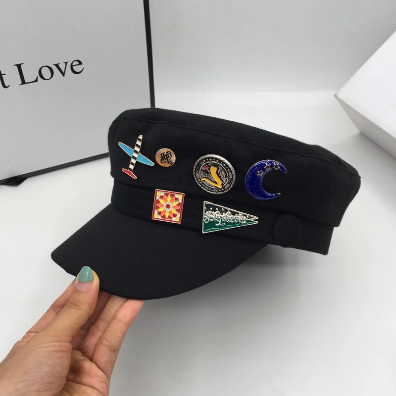 

Шапка-берет Женская зимняя в стиле милитари