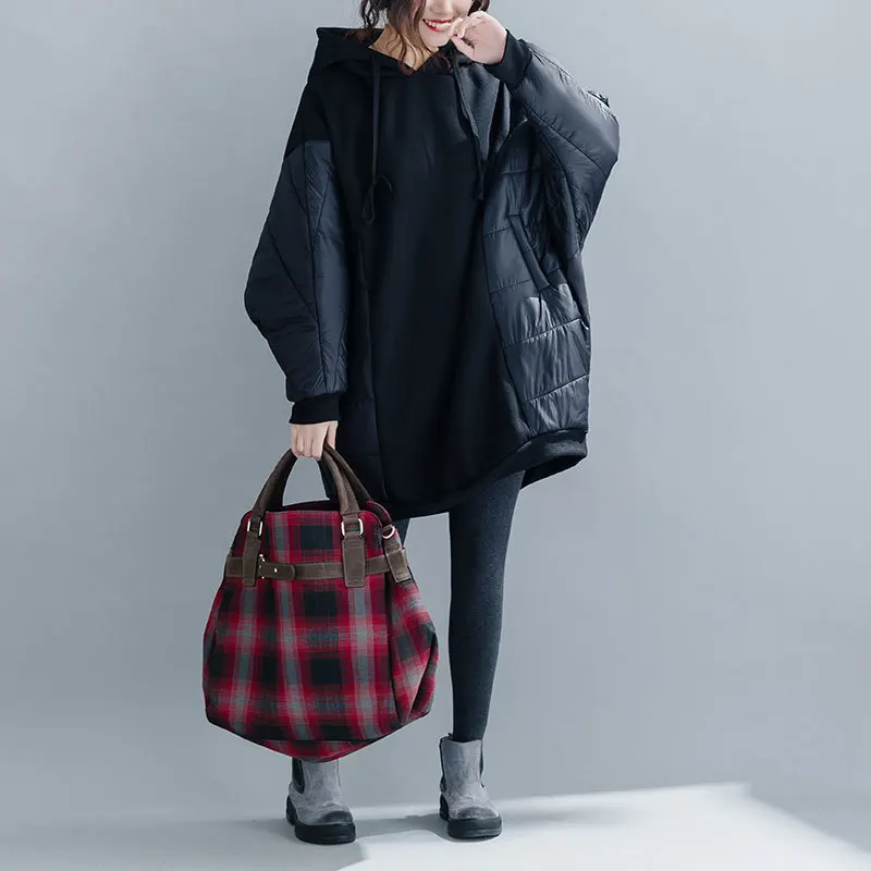 Женский пуловер с капюшоном Johnature черный лоскутный рукавами летучая мышь и