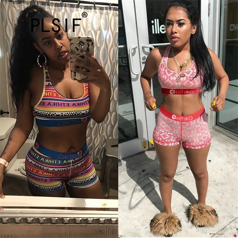 Летний комплект из двух предметов: укороченный топ без рукавов с u образным