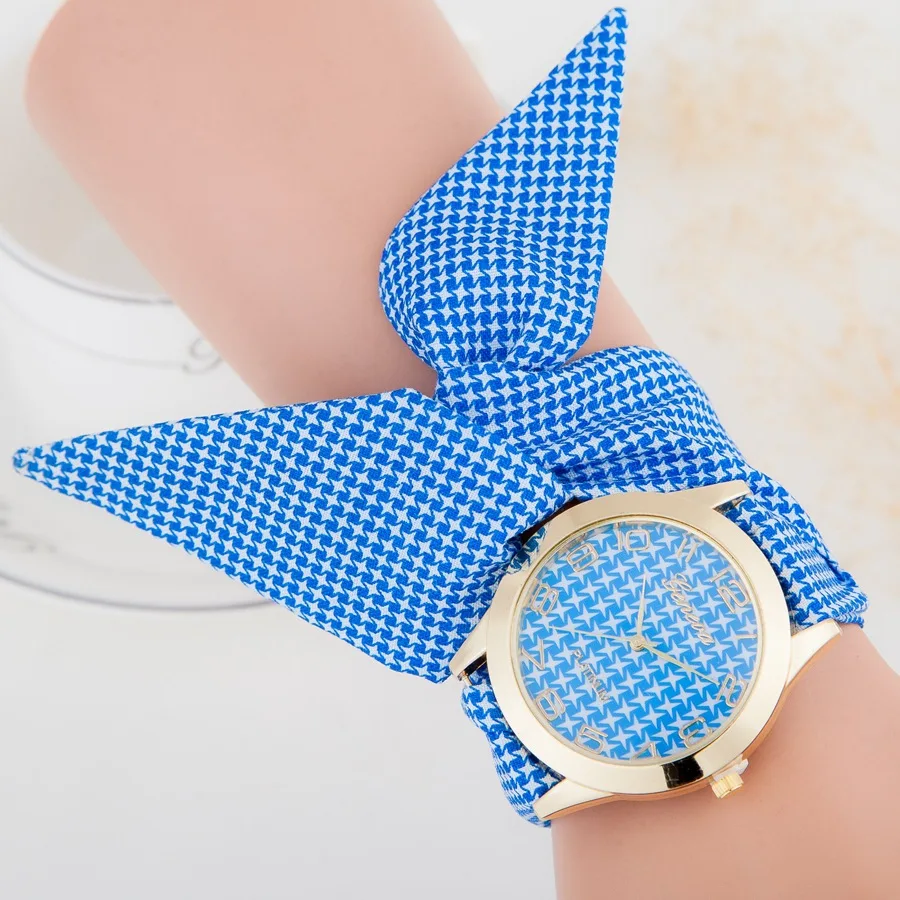 

Hot style fashion unbuttoned hand grid style cloth band watch gold case integrated color dial ladies watch