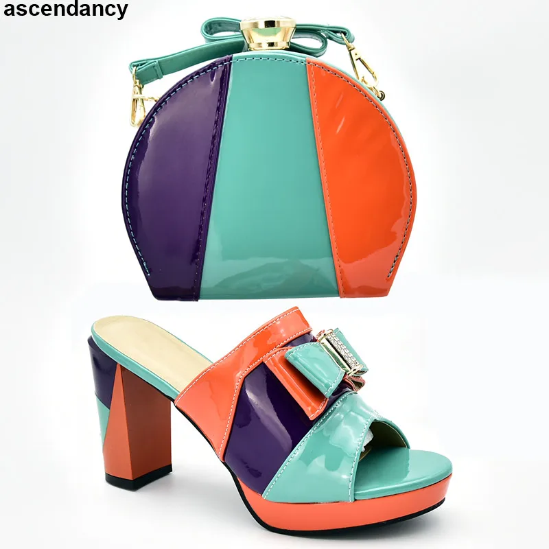 Комплект из туфли и сумочки в итальянском стиле комплект туфель сумки на каблуке