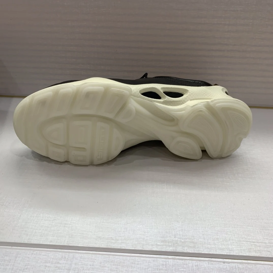 

Genuine Leather Golf Shoes Men Cushioning Shoes Platform Walking Sneakers Golf Gym Sport Shoes for Golfing Training Black Golfer