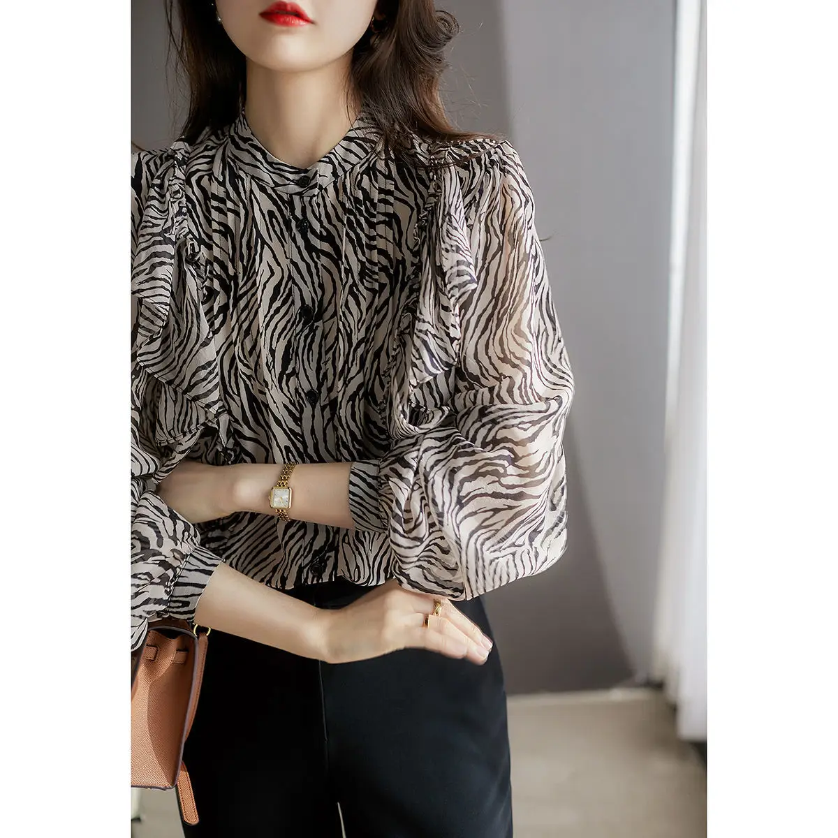 Блузка женская шифоновая демисезонная с круглым вырезом и бахромой | Женская