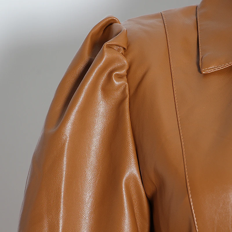 Платье-мини из искусственной кожи TWOTWINSTYLE с отложным воротником и пышными