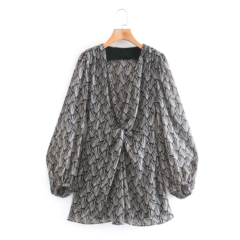 

Женское мини-платье со складками, V-образным вырезом и длинным рукавом