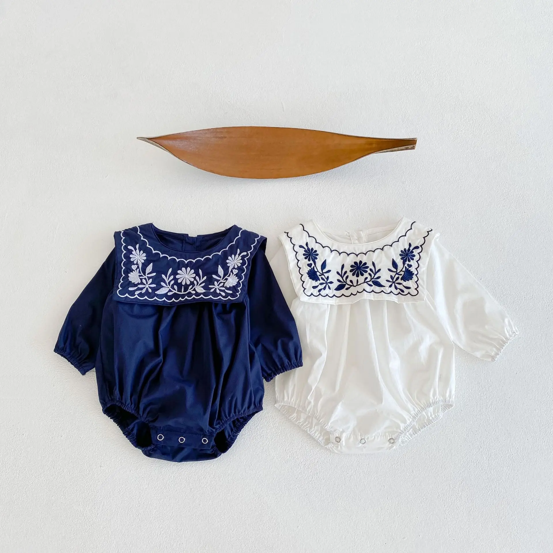

ins 2022 baby Spring & Autumn clothes in baby girl romper cool pure navy collar embroidered Long-sleeved Jumpsuit