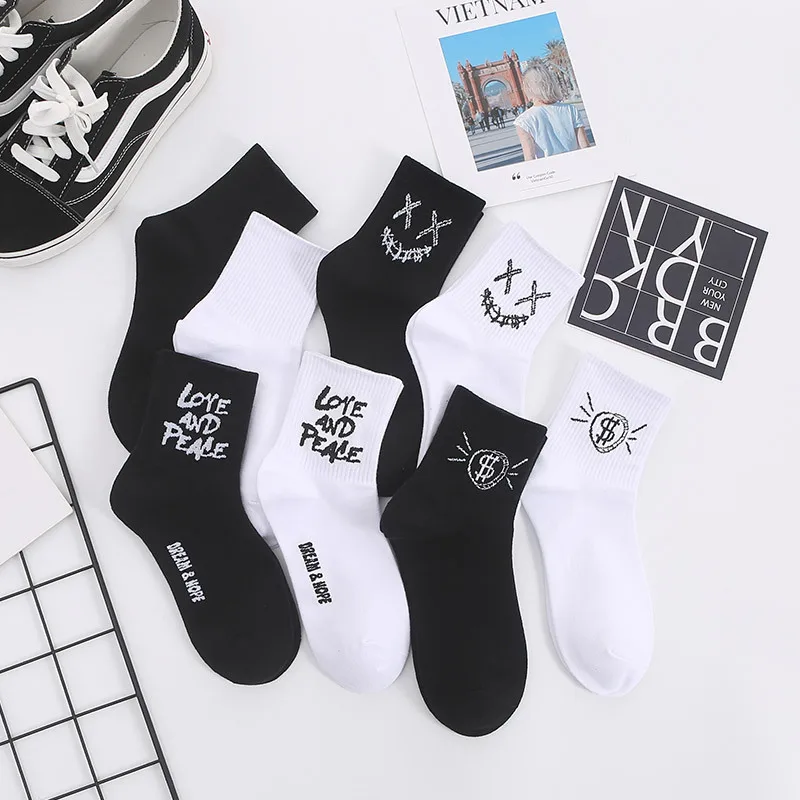 

Fashion Letter Harajuku Socks Unisex Women Men Hiphop Street Sports Crew Black White Hipster Popular Skateboard Cotton Socks Sox