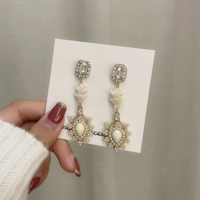 Long Elegant Rhinestone Pearls Earrings Dangle Fashion Temperament Palace Boho Earrings